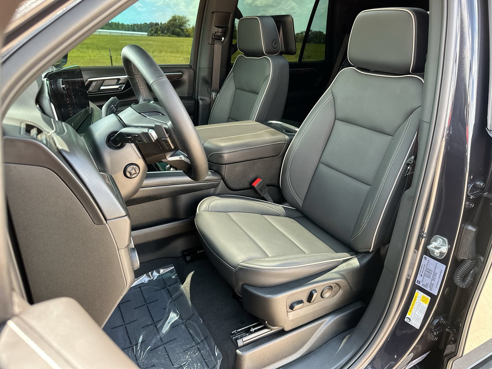 Used 2025 Chevrolet Tahoe Premier AWD/4WD image 11