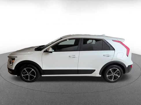 Used 2026 Kia Niro LX FWD image 9
