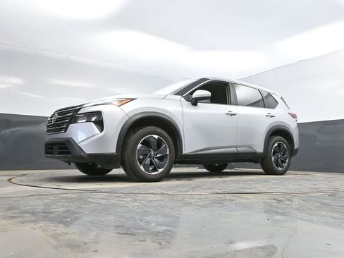 Used 2025 Nissan Rogue SV AWD/4WD image 49