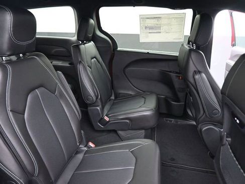 New 2027 Chrysler Pacifica Select FWD image 22