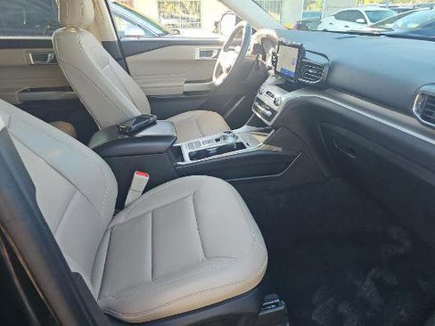 Used 2023 Ford Explorer XLT w/ Equipment Group 202A image 8