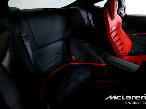 Used 2022 Ferrari Roma RWD image 23