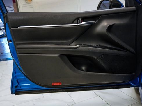 Used 2020 Toyota Camry LE image 19