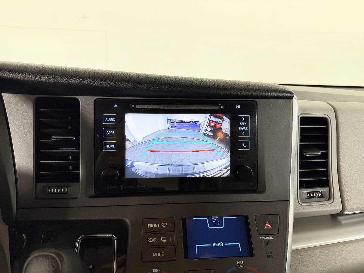Used 2017 Toyota Sienna LE AWD/4WD image 60
