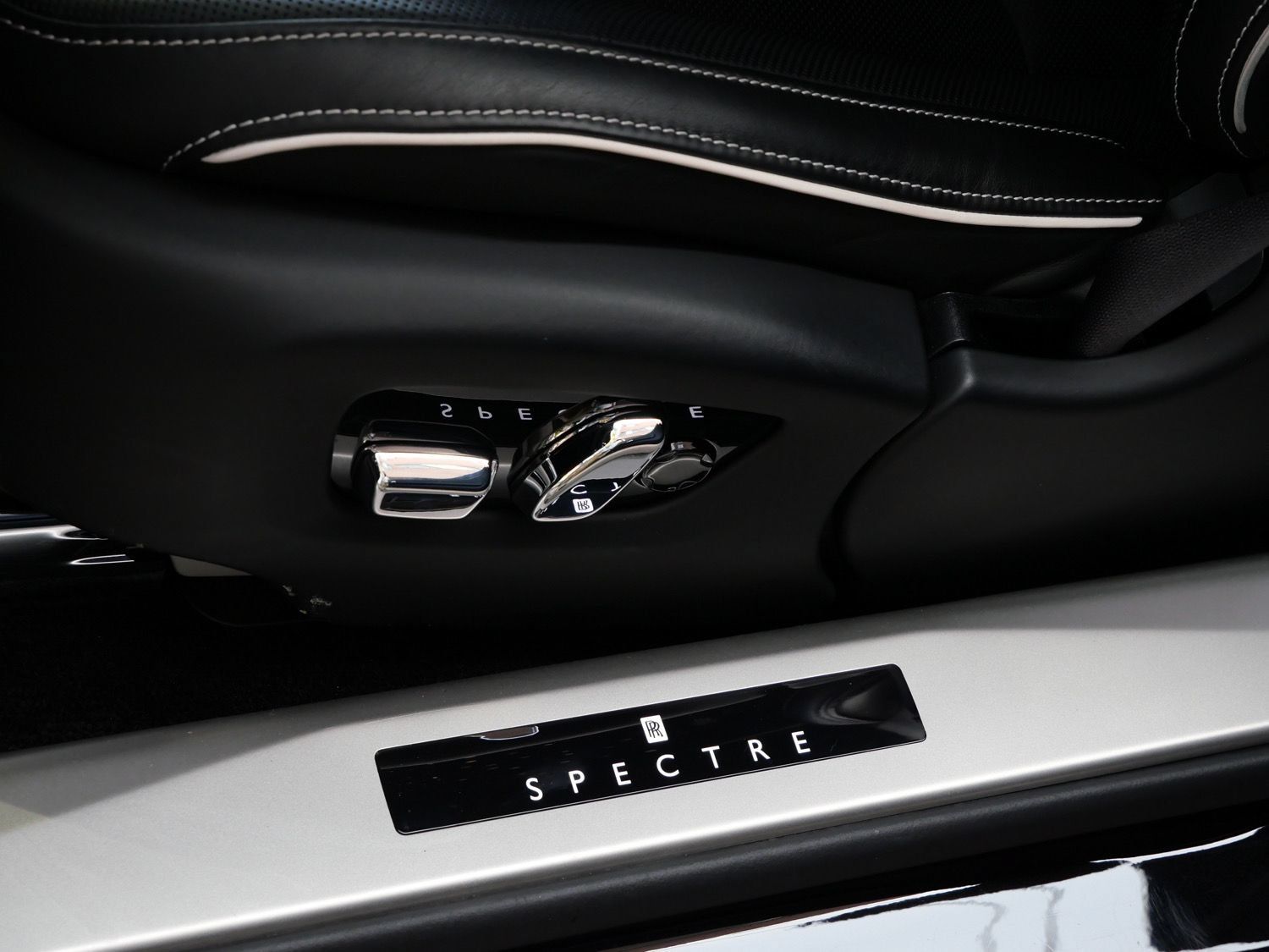 Certified 2025 Rolls-Royce Spectre w/ Spectre Launch Package AWD/4WD image 9