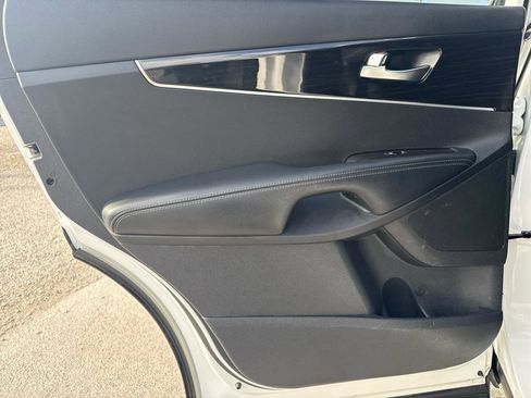 Used 2019 Kia Sorento S image 33