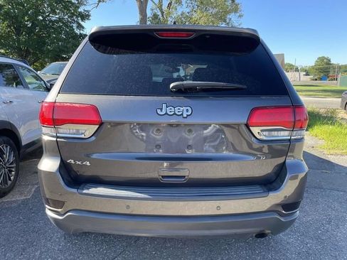Used 2017 Jeep Grand Cherokee Laredo AWD/4WD image 5