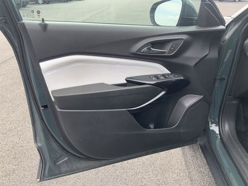 Used 2025 Chevrolet Trax LT image 19