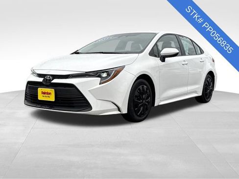 Used 2023 Toyota Corolla LE image 3