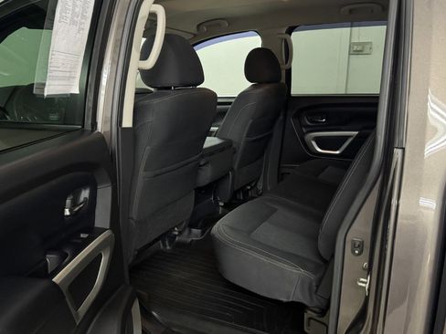 Used 2017 Nissan Titan SV image 40