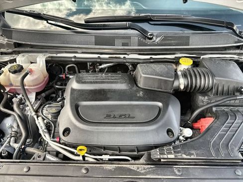 Used 2024 Chrysler Pacifica Touring-L FWD image 25