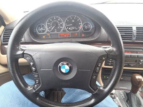 Used 2004 BMW 330xi Sedan image 30