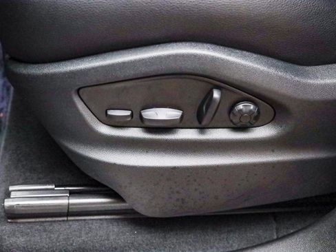 Certified 2025 Porsche Cayenne image 25