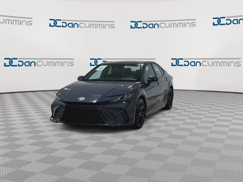 Used 2025 Toyota Camry SE FWD image 4