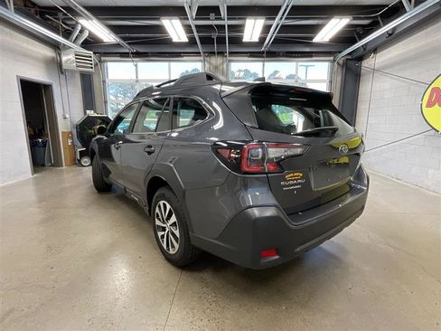 Used 2023 Subaru Outback AWD/4WD image 3