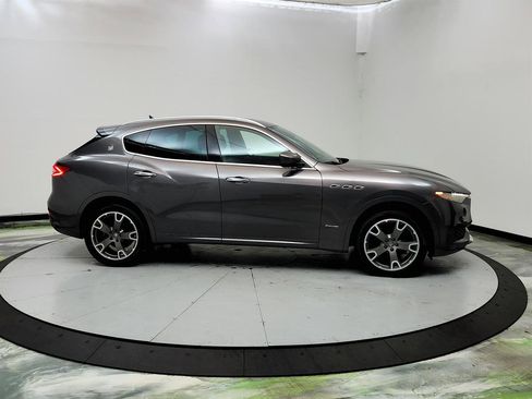 Used 2018 Maserati Levante GranLusso AWD/4WD image 4