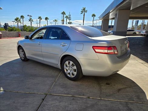 Used 2011 Toyota Camry LE image 3