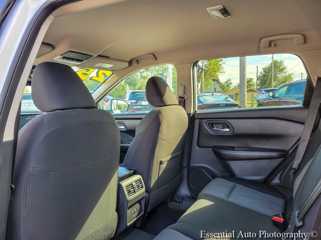 Used 2025 Nissan Rogue SV FWD image 12
