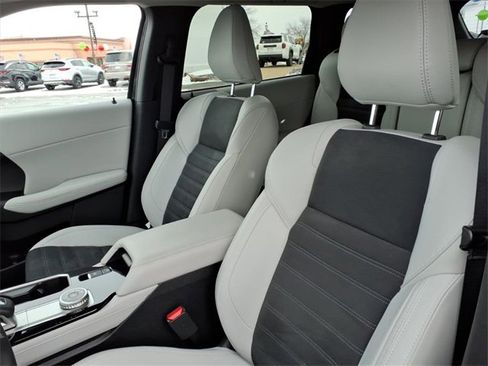 Used 2025 Mitsubishi Outlander AWD image 14