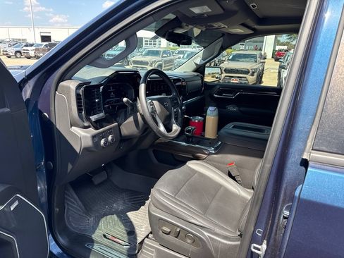 Used 2022 Chevrolet Silverado 1500 LT Trail Boss w/ LT Trail Boss Premium Package AWD/4WD image 7