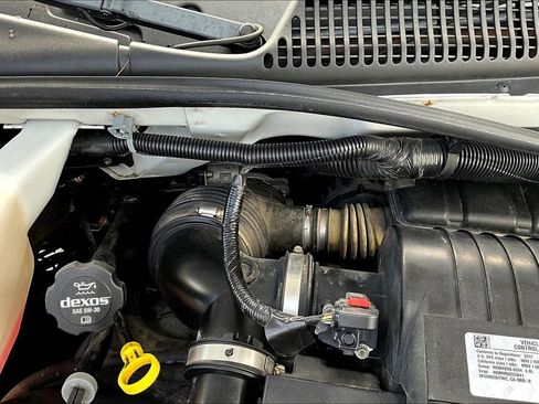 Used 2017 Chevrolet Express 2500 RWD image 32