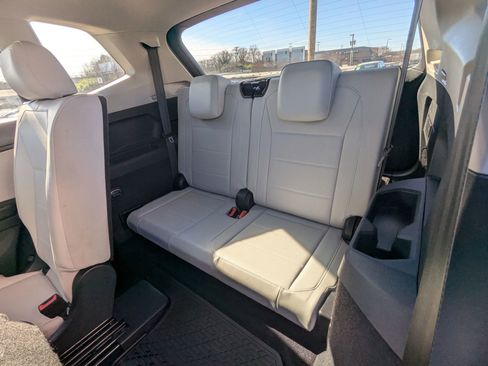 Used 2018 Volkswagen Tiguan SE w/ 3rd Row Seat Package image 10