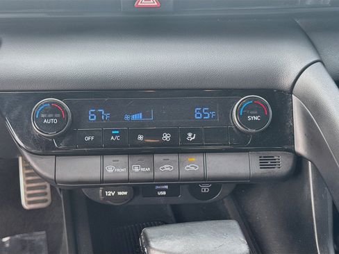 Used 2025 Hyundai Elantra Sport FWD image 12