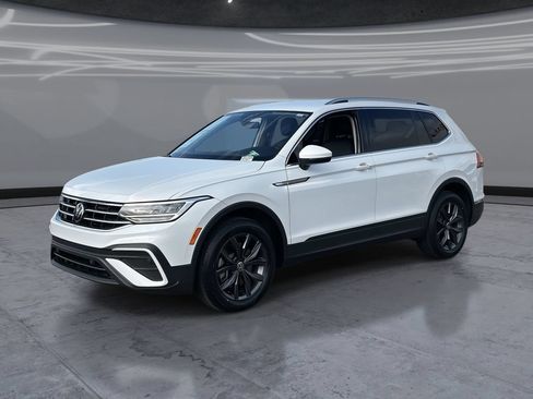 Used 2022 Volkswagen Tiguan SE FWD image 1