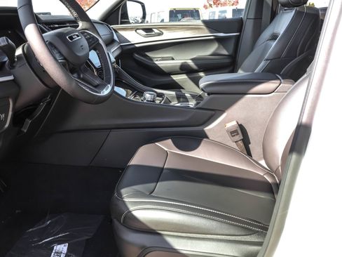 New 2025 Jeep Grand Cherokee Limited image 5