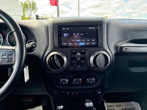 Used 2018 Jeep Wrangler Unlimited Sport S AWD/4WD image 23