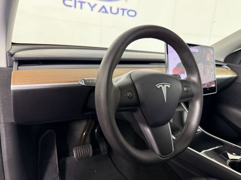 Used 2021 Tesla Model Y Long Range image 16