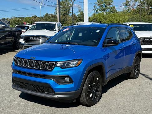 Used 2026 Jeep Compass Latitude AWD/4WD image 9
