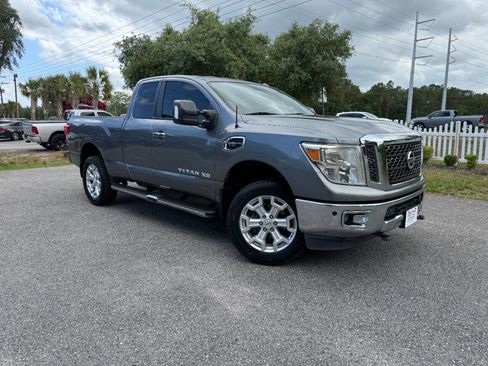 Used 2017 Nissan Titan SV RWD image 8