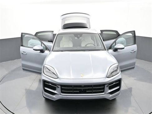 New 2026 Porsche Cayenne E-Hybrid Coupe image 32