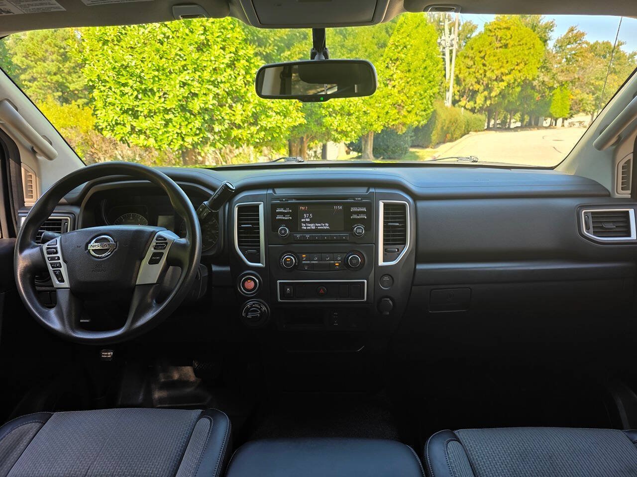 Used 2017 Nissan Titan S AWD/4WD image 15