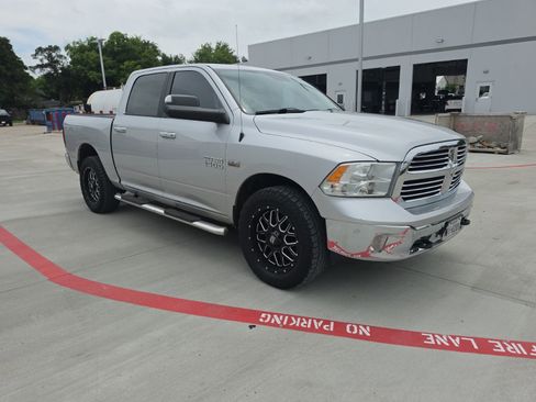 Used 2017 RAM 1500 Lone Star AWD/4WD image 2