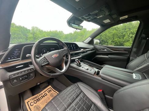 Used 2024 Cadillac Escalade Sport Platinum w/ LPO, ONYX Package AWD/4WD image 9