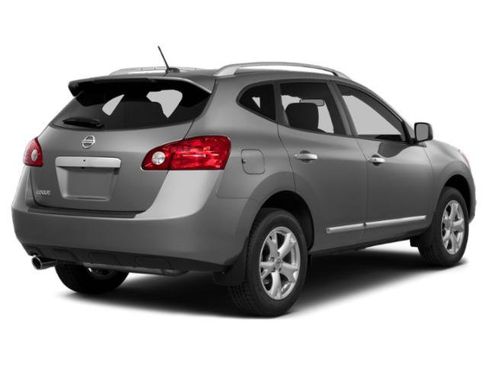 Used 2015 Nissan Rogue S w/ Convenience Package FWD image 2