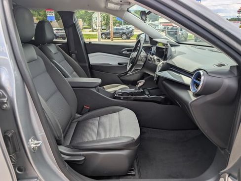 Used 2024 Chevrolet Trax LT w/ Driver Confidence Package FWD image 12