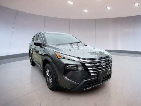 Used 2025 Nissan Rogue S AWD/4WD image 1