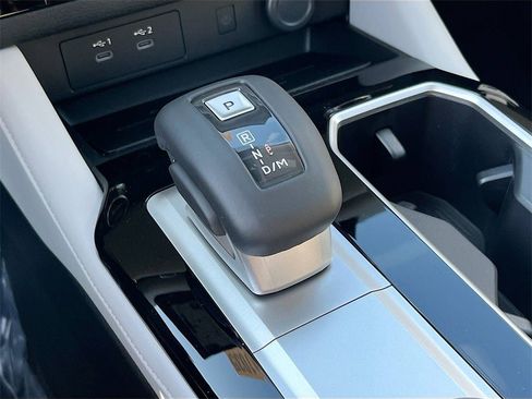 New 2025 Mitsubishi Outlander SE image 17