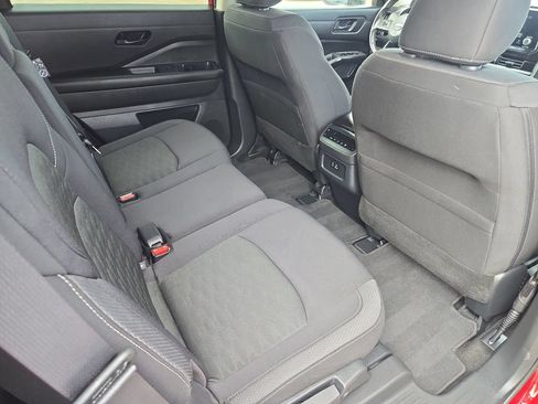 Certified 2024 Nissan Pathfinder SV FWD image 11