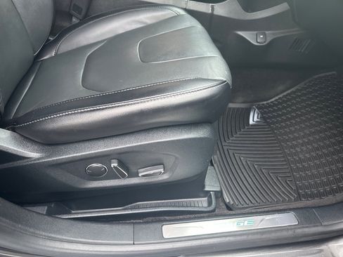 Used 2018 Ford Edge Titanium w/ Technology Package image 11