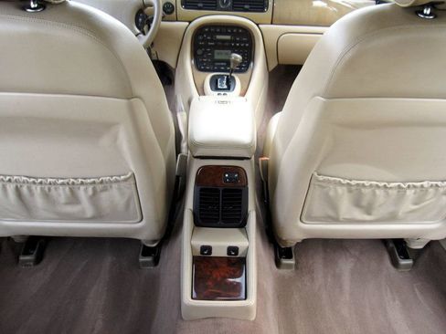 Used 2000 Jaguar XJ8 image 29