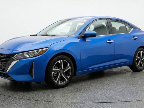 Used 2025 Nissan Sentra SV image 3