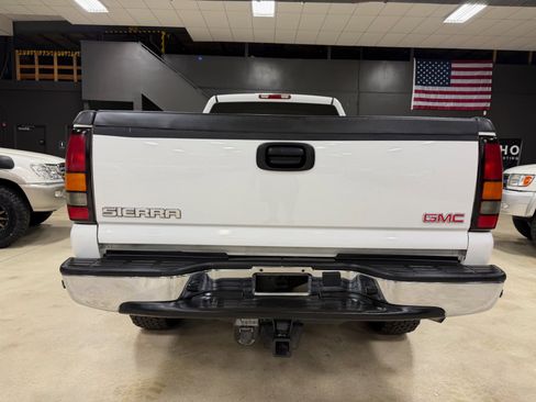 Used 2004 GMC Sierra 2500 SLT w/ Heavy-Duty Power Package image 19