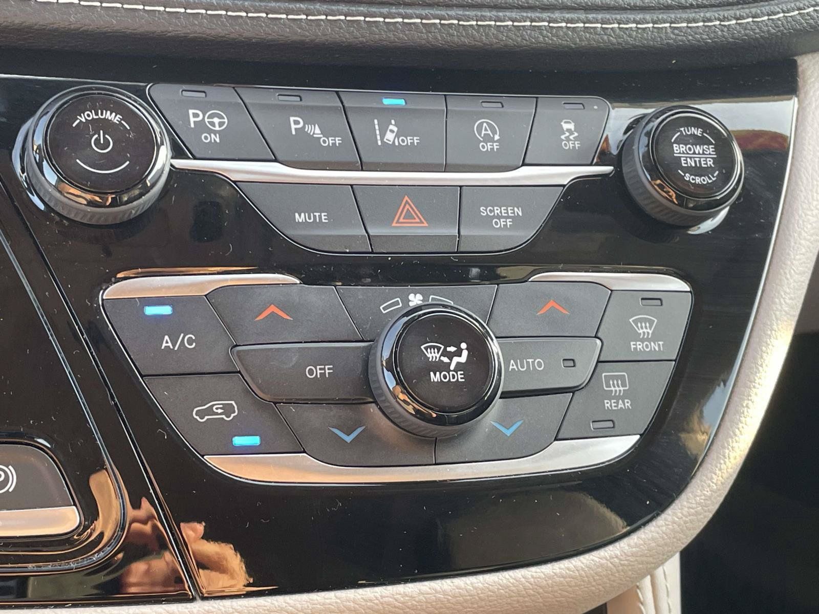 Certified 2022 Chrysler Pacifica Limited AWD/4WD image 23