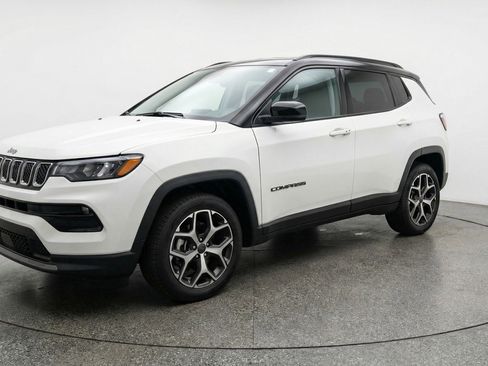 Used 2025 Jeep Compass Limited AWD/4WD image 3