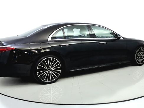 Used 2022 Mercedes-Benz S 500 4MATIC w/ AMG Line Package image 7