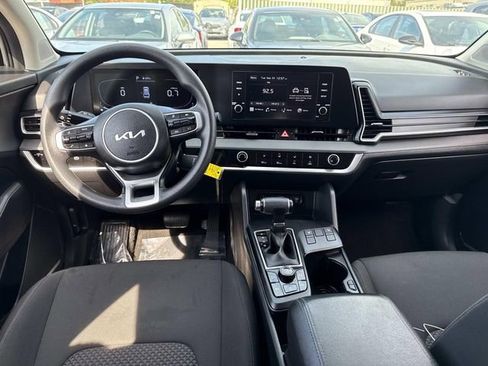 Used 2024 Kia Sportage LX image 17